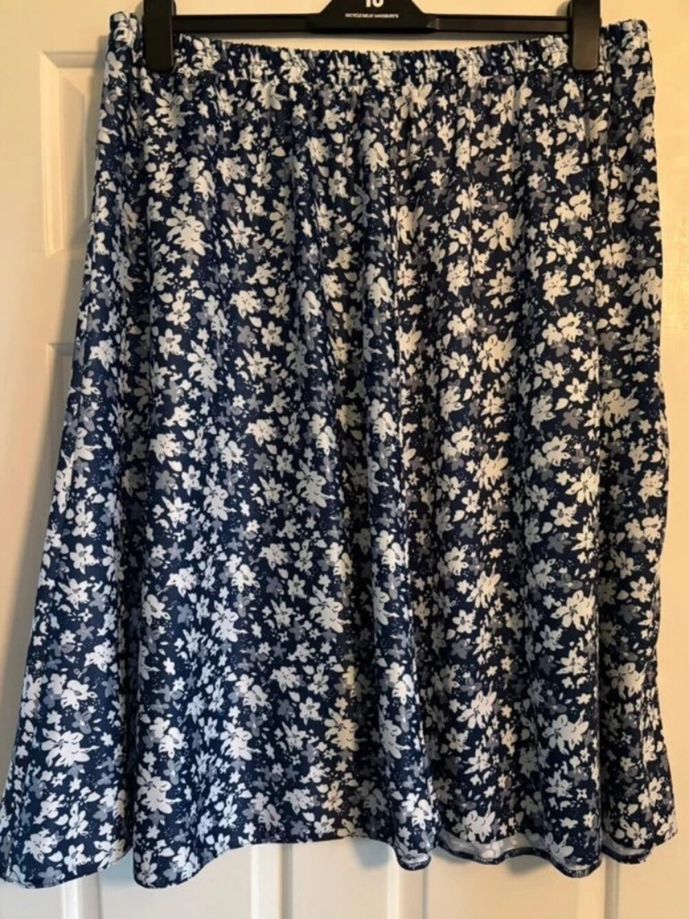 Navy White Gray Flowered Midi Skirt Size XL 100% Polyester Elastic Waist W